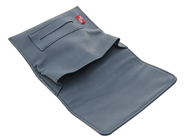 Tabako piniginė su magnetiniu užsegimu – detalus audinio ir siūlių vaizdas