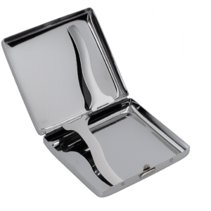 Atidarytas metalinis krokodilo cigareciu deklas