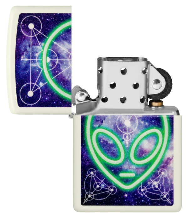 Žiebtuvėlis Zippo Alien šviečia tamsoje (žaliai) atidarytas
