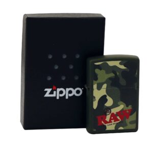 Žiebtuvėlis Zippo Raw Camo priešais dėžute
