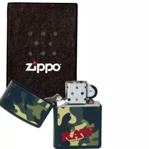 Žiebtuvėlis Zippo Raw Camo priešais dėžute atidarytas