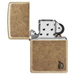 Žiebtuvėlis Zippo Armor Flame Brass atidarytas