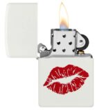 Žiebtuvėlis Zippo Kiss atidarytas