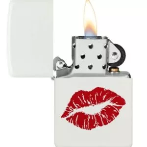 Žiebtuvėlis Zippo Kiss atidarytas