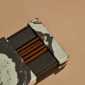 Subtle Bodies Peruvian Palo Santo natūralūs smilkalai minimalistinėje pakuotėje