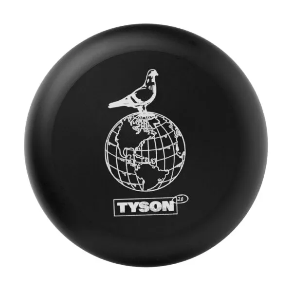 tyson-2-0-metalinis-smulkintuvas-pigeon-56mm Metalinis smulkintuvas TYSON 2.0 Pigeon iš viršaus su originaliu balandžio ir gaublio logotipu