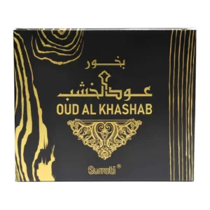 Surrati Bakhoor Oud Al Khashab smilkalų juoda pakuotės dėžutė su auksiniais raštais ir arabų rašmenimis