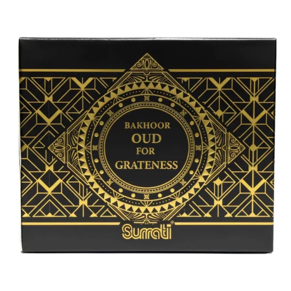 Surrati Bakhoor Oud For Grateness arabiškų smilkalų juoda pakuotės dėžutė su auksiniais raštais Surrati Bakhoor Oud For Grateness arabiškų smilkalų juoda pakuotės dėžutė su auksiniais raštais