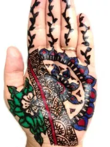 henna chna aliejus spalvos ryskinimui rezultatas ant rankos