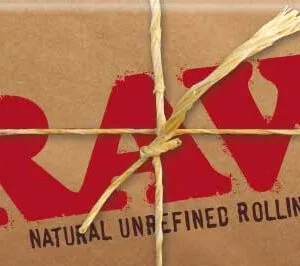 Popierėliai RAW Classic Single Wide Cut Corners uždarytas pakelis iš priekio